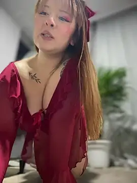 Snapshot of CharlotteUwU_ chatting on February 15, 2026, 2:08 am CharlotteUwU online show from February 15, 2026, 2:08 am