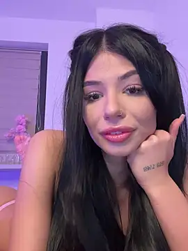 Snapshot of VivienDiamond chatting on February 13, 2026, 11:01 pm VivienDiamond online show from February 13, 2026, 11:01 pm