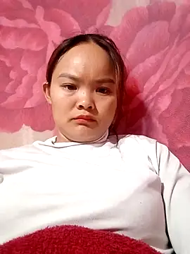 Snapshot of Luminana chatting on May 1, 2026, 12:48 am Luminana online show from May 1, 2026, 12:48 am