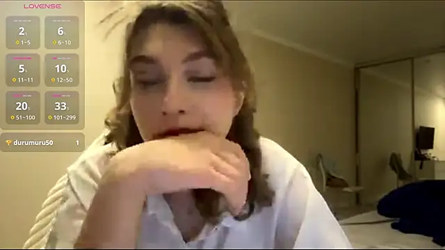 Snapshot of ElliKrovel chatting on February 20, 2026, 3:23 pm ElliKrovel online show from February 20, 2026, 3:23 pm