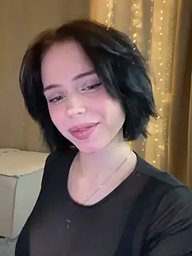  luna fox  online show from February 15, 2026, 5:09 pm