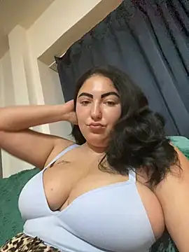 Snapshot of Amber_Sinn chatting on August 6, 2026, 8:44 pm Amber Sinn online show from August 6, 2026, 8:44 pm