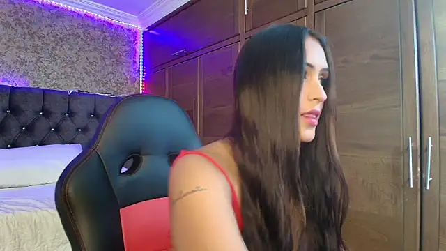 sarah escobarr online show from February 9, 2026, 1:48 pm