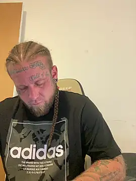Snapshot of Smokebluntafterblunt chatting on July 17, 2026, 1:18 pm Smokebluntafterblunt online show from July 17, 2026, 1:18 pm