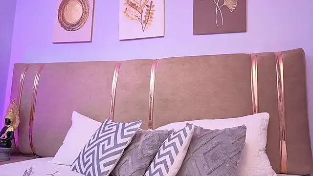 Snapshot of Mia_Naive chatting on March 18, 2026, 12:08 pm Mia Naive online show from March 18, 2026, 12:08 pm