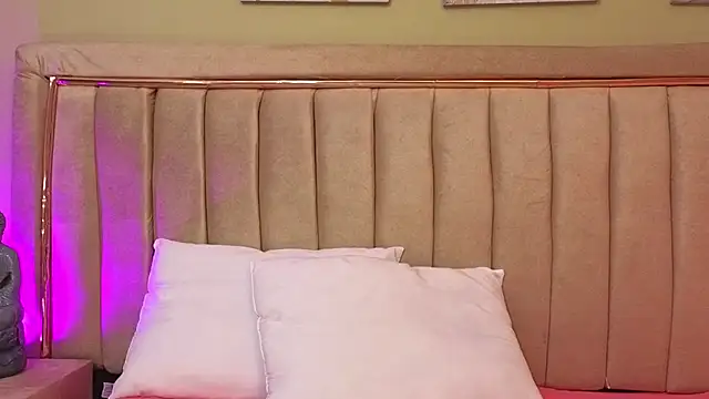 Snapshot of Mia_Naive chatting on March 19, 2026, 11:58 am Mia Naive online show from March 19, 2026, 11:58 am