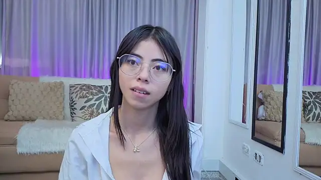 Mia Naive online show from May 27, 2026, 12:02 pm