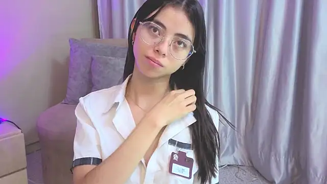 Mia Naive online show from June 3, 2026, 12:08 pm