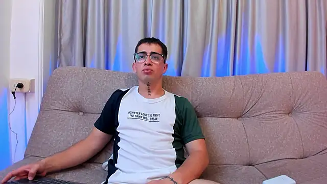 Snapshot of Tommas_Jhonson chatting on February 20, 2026, 6:26 am Tommas Jhonson online show from February 20, 2026, 6:26 am