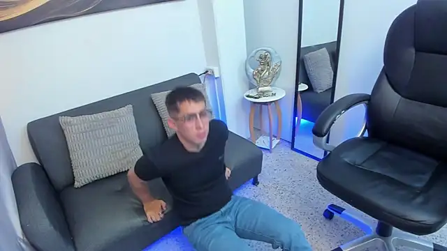 Snapshot of Tommas_Jhonson chatting on February 21, 2026, 3:51 am Tommas Jhonson online show from February 21, 2026, 3:51 am