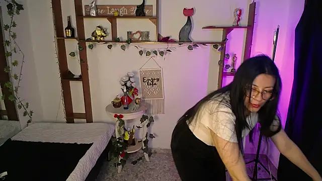 QueenRose94 online show from April 13, 2026, 12:54 pm