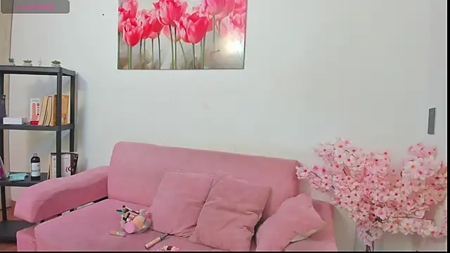 Kitty f00x online show from June 20, 2026, 1:36 pm