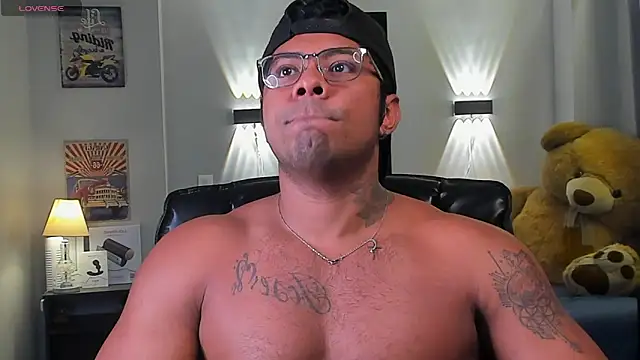 Snapshot of LEOHRDZ chatting on February 23, 2026, 10:40 pm LEOHRDZ online show from February 23, 2026, 10:40 pm