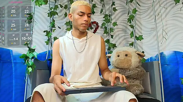 Snapshot of ItsZairen chatting on February 20, 2026, 4:09 am ItsZairen online show from February 20, 2026, 4:09 am