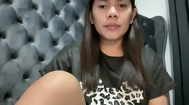 Snapshot of Mooree_naba chatting on December 27, 2024, 10:45 am Mooree naba online show from December 27, 2024, 10:45 am