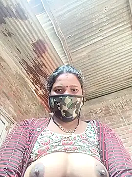 Snapshot of Kirti_sacsena chatting on February 13, 2026, 4:41 am Kirti sacsena online show from February 13, 2026, 4:41 am