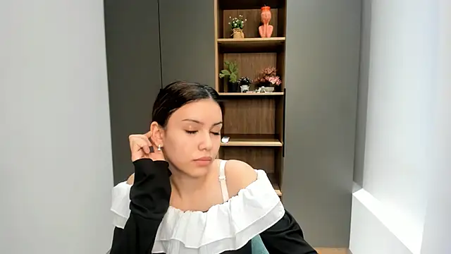 SulemaNeugin online show from February 10, 2026, 9:13 am