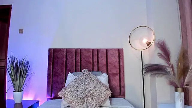 AndraCyruss online show from February 17, 2026, 11:33 pm