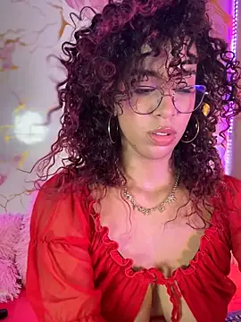 Woo isDaphne online show from March 10, 2026, 11:43 pm