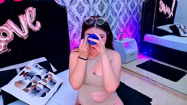 Mia Reize online show from February 19, 2026, 12:34 pm