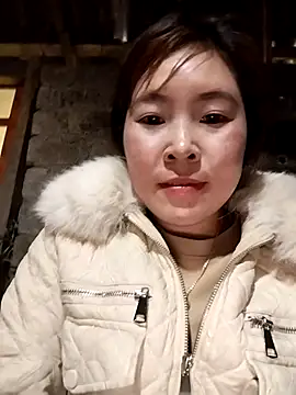 Yiyoongg online show from February 20, 2026, 2:41 am