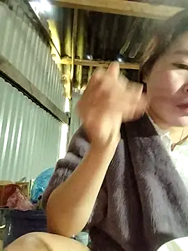 Yiyoongg online show from February 25, 2026, 1:48 am