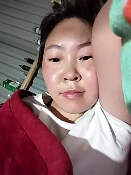 Yiyoongg online show from February 28, 2026, 11:06 pm