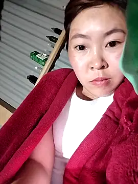 Snapshot of Yiyoongg chatting on March 3, 2026, 1:50 pm Yiyoongg online show from March 3, 2026, 1:50 pm