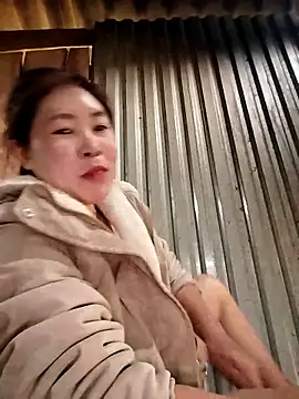 Snapshot of Yiyoongg chatting on March 4, 2026, 2:39 am Yiyoongg online show from March 4, 2026, 2:39 am