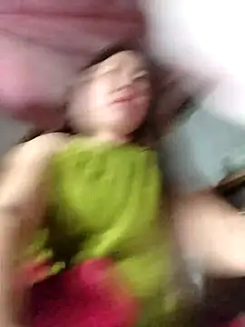 Snapshot of Yiyoongg chatting on March 6, 2026, 1:40 pm Yiyoongg online show from March 6, 2026, 1:40 pm