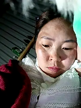 Snapshot of Yiyoongg chatting on March 11, 2026, 1:17 pm Yiyoongg online show from March 11, 2026, 1:17 pm