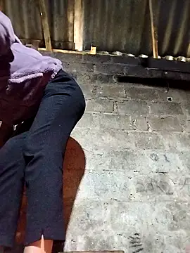 Snapshot of Yiyoongg chatting on March 17, 2026, 1:43 am Yiyoongg online show from March 17, 2026, 1:43 am