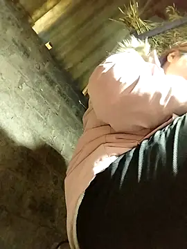 Snapshot of Yiyoongg chatting on March 19, 2026, 1:09 am Yiyoongg online show from March 19, 2026, 1:09 am