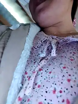 Snapshot of Yiyoongg chatting on March 23, 2026, 4:49 am Yiyoongg online show from March 23, 2026, 4:49 am