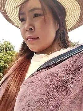 Snapshot of Yiyoongg chatting on March 29, 2026, 2:11 am Yiyoongg online show from March 29, 2026, 2:11 am