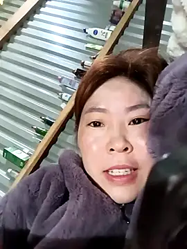 Snapshot of Yiyoongg chatting on April 3, 2026, 12:30 am Yiyoongg online show from April 3, 2026, 12:30 am