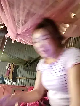 Snapshot of Yiyoongg chatting on April 12, 2026, 12:04 am Yiyoongg online show from April 12, 2026, 12:04 am