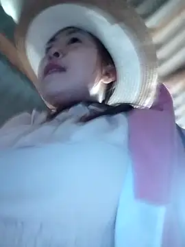 Snapshot of Yiyoongg chatting on April 14, 2026, 12:05 am Yiyoongg online show from April 14, 2026, 12:05 am