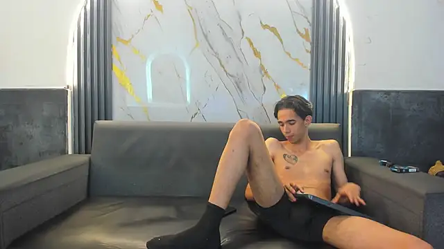 Isaak 26 online show from March 13, 2026, 11:11 pm