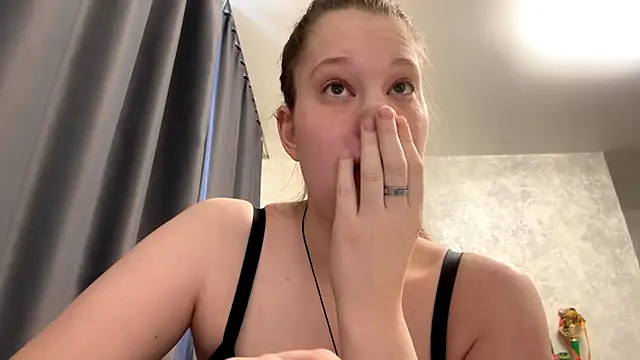 Snapshot of Lunexia_Kysstoria chatting on February 23, 2026, 4:21 am Lunexia Kysstoria online show from February 23, 2026, 4:21 am