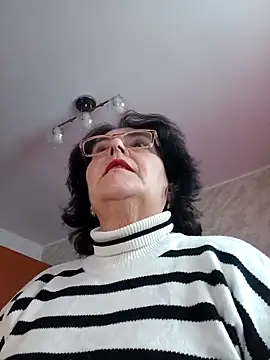 Snapshot of xMaryxAnne chatting on March 31, 2026, 9:43 am xMaryxAnne online show from March 31, 2026, 9:43 am
