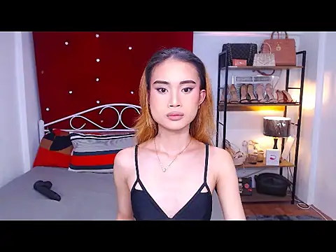 Snapshot of JuicyCockThea chatting on February 15, 2026, 8:35 am JuicyCockThea online show from February 15, 2026, 8:35 am