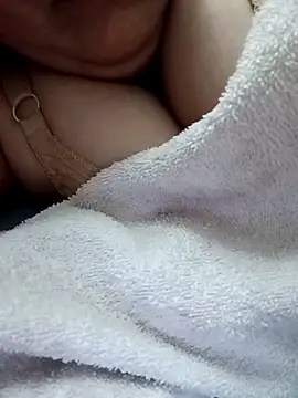 Snapshot of Simran_008 chatting on April 4, 2026, 11:35 pm Simran 008 online show from April 4, 2026, 11:35 pm