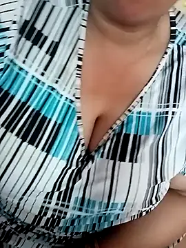 Snapshot of Simran_008 chatting on July 10, 2026, 4:17 am Simran 008 online show from July 10, 2026, 4:17 am