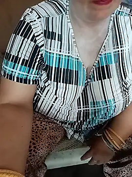 Snapshot of Simran_008 chatting on July 19, 2026, 4:16 am Simran 008 online show from July 19, 2026, 4:16 am