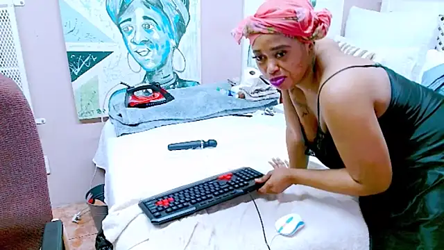 Snapshot of TyraHotxxx chatting on May 11, 2026, 2:45 pm TyraHotxxx online show from May 11, 2026, 2:45 pm