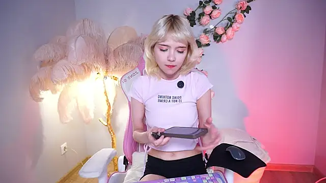 Snapshot of wow_angel chatting on May 20, 2026, 5:35 am wow angel online show from May 20, 2026, 5:35 am