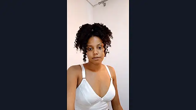 Snapshot of EsterSantopietro chatting on February 15, 2026, 1:41 pm EsterSantopietro online show from February 15, 2026, 1:41 pm