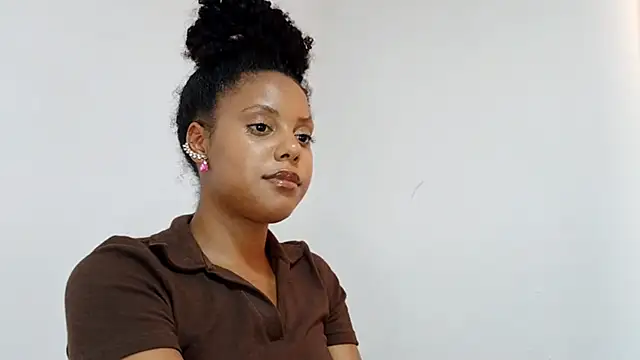 Snapshot of EsterSantopietro chatting on February 19, 2026, 9:44 pm EsterSantopietro online show from February 19, 2026, 9:44 pm