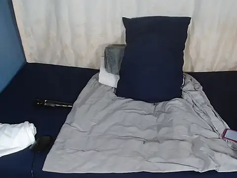 Snapshot of Sweet-Bella17 chatting on February 27, 2026, 6:30 pm Sweet-Bella17 online show from February 27, 2026, 6:30 pm